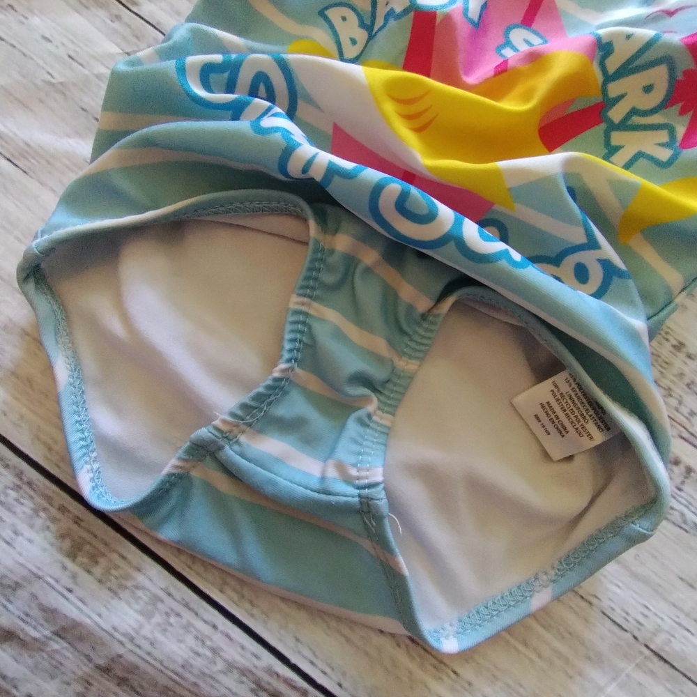 Swimsuit - Picture 3 of 5